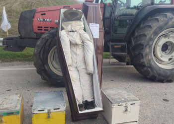 Μπλόκο Φιλώτα: Έκαναν την κηδεία του πρωτογενούς τομέα – Κάλεσμα για μαζική συμμετοχή