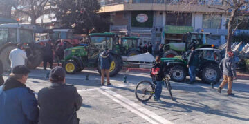 «Δεν κάνουμε πίσω» δηλώνουν οι αγρότες του Φιλώτα μετά την πορεία στην Πτολεμαΐδα