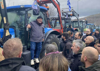 Οι αγρότες της Καστοριάς στο μπλόκο της Σιάτιστας – Μόσχος: “Δεν κρυβόμαστε, στόχος είναι το λιμάνι της Θεσσαλονίκης”