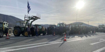 Μπλόκο Σιάτιστας: «Θα μείνουμε στους δρόμους μέχρι να μας απαντήσει η κυβέρνηση- Τις επόμενες ημέρες αλλά 200 τρακτέρ στην Εγνατία»