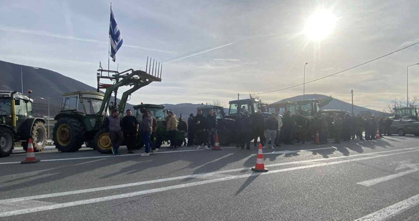 Μπλόκο Σιάτιστας: «Θα μείνουμε στους δρόμους μέχρι να μας απαντήσει η κυβέρνηση- Τις επόμενες ημέρες αλλά 200 τρακτέρ στην Εγνατία»