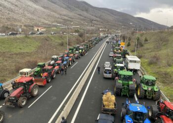 Ισχυρό μπλόκο της Δυτικής Μακεδονίας στη Σιάτιστα- Οι επόμενες κινήσεις των αγροτών