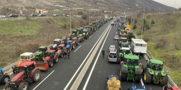 Ισχυρό μπλόκο της Δυτικής Μακεδονίας στη Σιάτιστα- Οι επόμενες κινήσεις των αγροτών