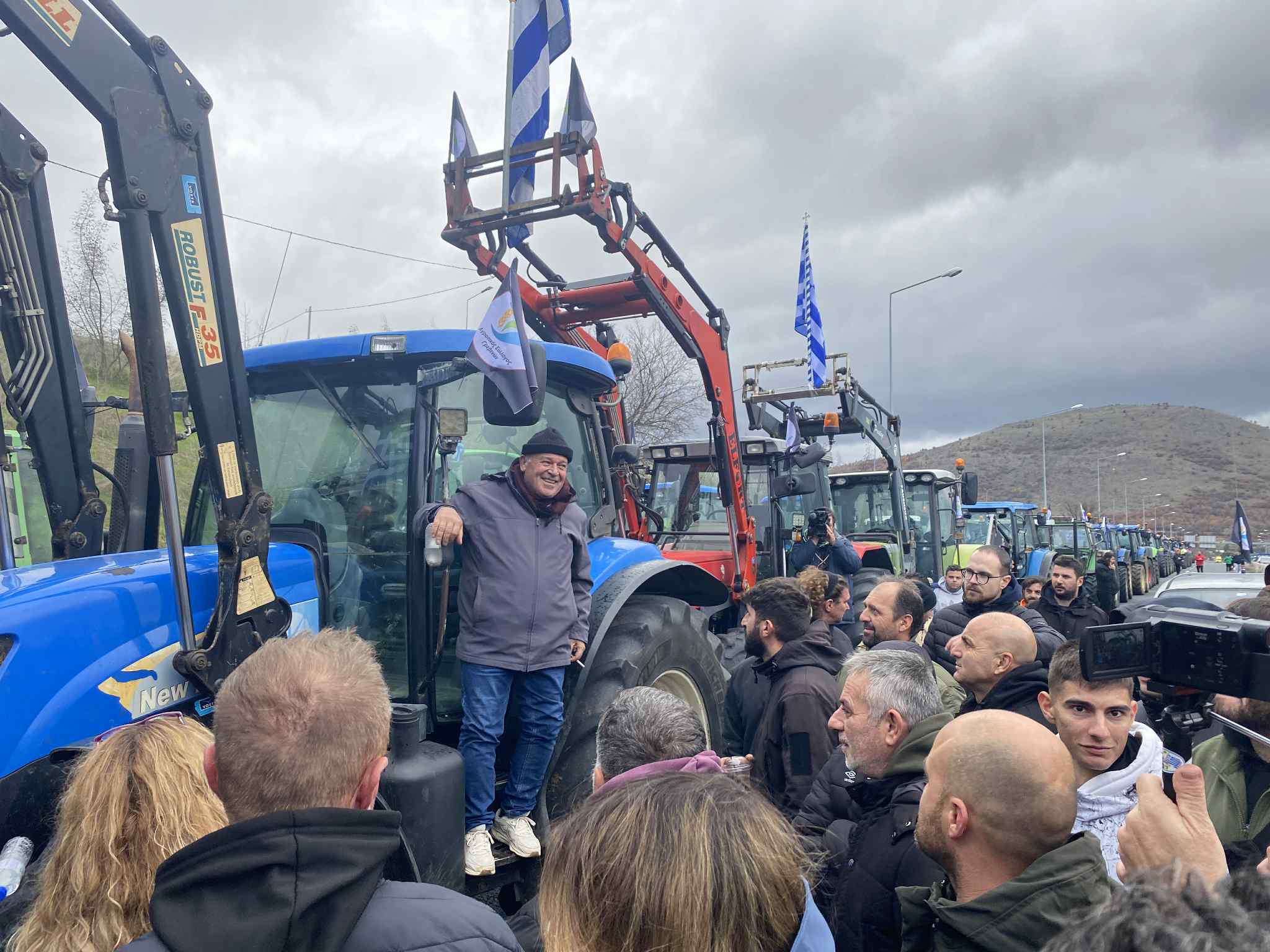 Γενικό κάλεσμα αγροτών στους φορείς της Δυτικής Μακεδονίας- Κοινή σύσκεψη την Τρίτη στο μπλόκο της Σιάτιστας