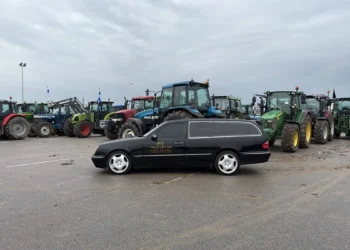 Στα Μάλγαρα οι νεκροφόρες -Συμπαράσταση από τα Γραφεία Τελετών στους αγρότες