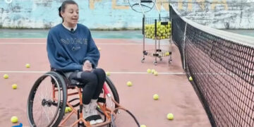 Το “Όπου Υπάρχει Ελλάδα” στην Καστοριά: Η πρώτη γυναίκα ΑΜΕΑ τενίστρια στην Ελλάδα