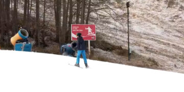 Λευκό και εντυπωσιακό τοπίο στο χιονοδρομικό κέντρο στο Πισοδέρι Φλώρινας