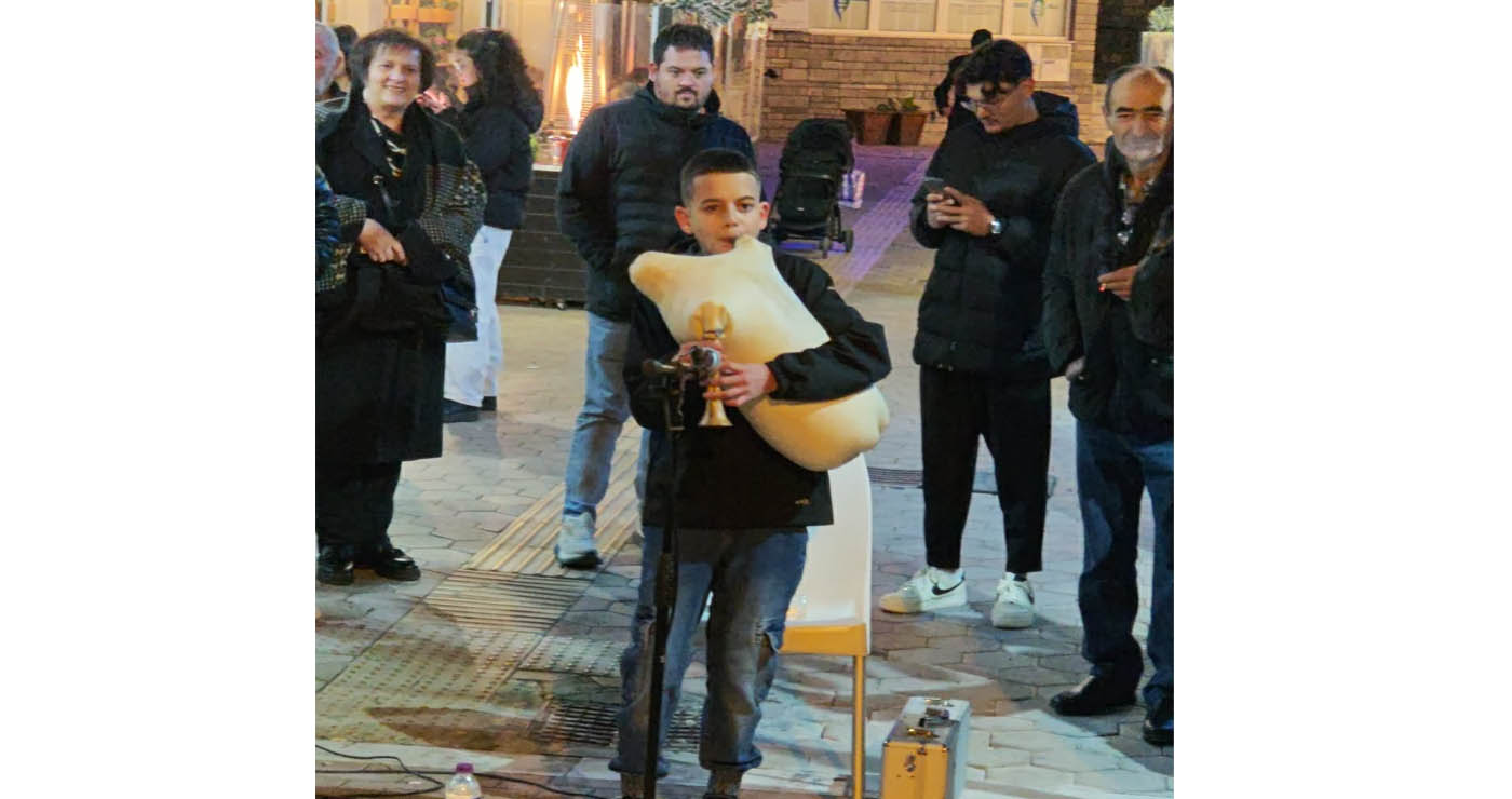 Μικρός Πτολεμαϊδιώτης ανέδειξε το ταλέντο του στο αγγείο (Βίντεο)