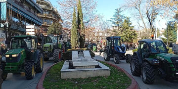 Η πορεία των τρακτέρ στο κέντρο της Πτολεμαΐδας (Βίντεο)
