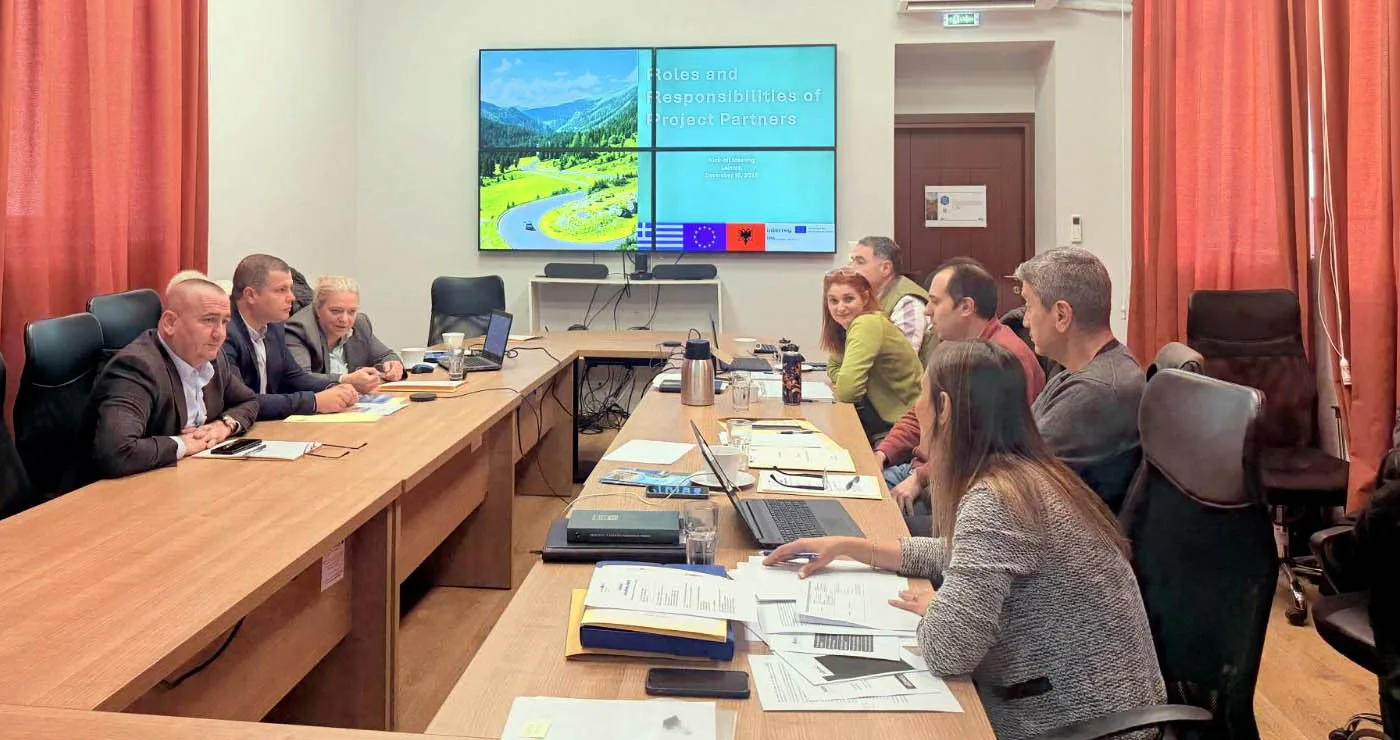 Ξεκίνησε το διασυνοριακό έργο CrossRoad που θα βελτιώσει την τοπική οδική προσβασιμότητα στους Δήμους Πρεσπών, Pustec και Νεστορίο