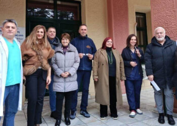 Φλώρινα: Πολύτιμη προσφορά τροφίμων στο Νοσοκομείο από το 3ο Γυμνάσιο και τον Δήμο