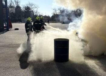 Πρακτική εκπαίδευση στη χρήση πυροσβεστήρων για τους σπουδαστές της Σχολής Πυροσβεστών Πτολεμαΐδας