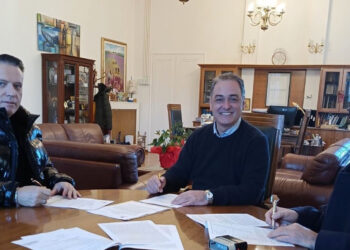 Κοζάνη: Υπογράφηκε η σύμβαση για τη συντήρηση πεζοδρομίων σε Κοίλα και Χαραυγή – Έργο 370.000€