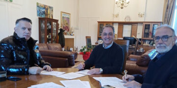 Κοζάνη: Υπογράφηκε η σύμβαση για τη συντήρηση πεζοδρομίων σε Κοίλα και Χαραυγή – Έργο 370.000€