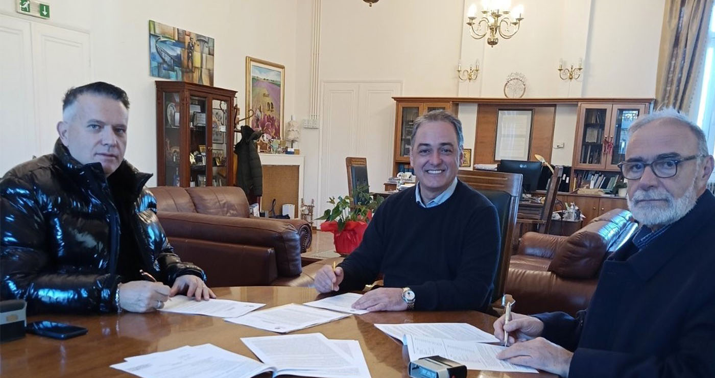 Κοζάνη: Υπογράφηκε η σύμβαση για τη συντήρηση πεζοδρομίων σε Κοίλα και Χαραυγή – Έργο 370.000€