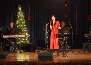 Με συναυλία συνεχίστηκαν οι Χριστουγεννιάτικες εκδηλώσεις του Δήμου Φλώρινας (Φωτογραφίες και βίντεο)