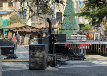 Πτολεμαΐδα: Στο”φουλ” οι προετοιμασίες στην κεντρική πλατεία για το άναμμα του δέντρου και την μεγάλη συναυλία με τον Γιώργο Λιβάνη (της Κούλας Πουλασιχίδου)