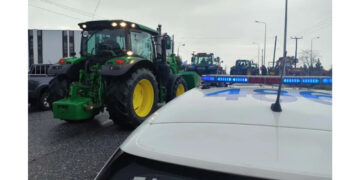 ΕΛΑΣ: Ανοίγει λωρίδα στην Εγνατία Οδό στην Ημαθία που είχε κλείσει λόγω μπλόκων