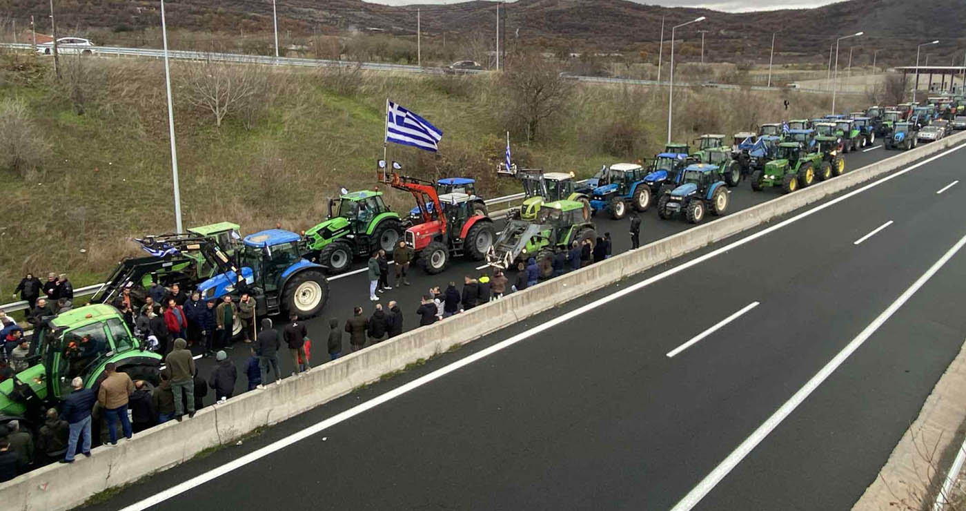 Οι αγρότες φτάνουν στο μεγάλο μπλόκο της Σιάτιστας και ενώνουν τις δυνάμεις τους (Βίντεο & Φωτογραφίες)