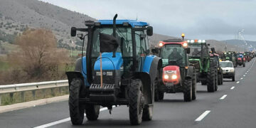 Πριν λίγο: Τα τρακτέρ από την Κοζάνη μπήκαν στην Εγνατία στον δρόμο για Σιάτιστα