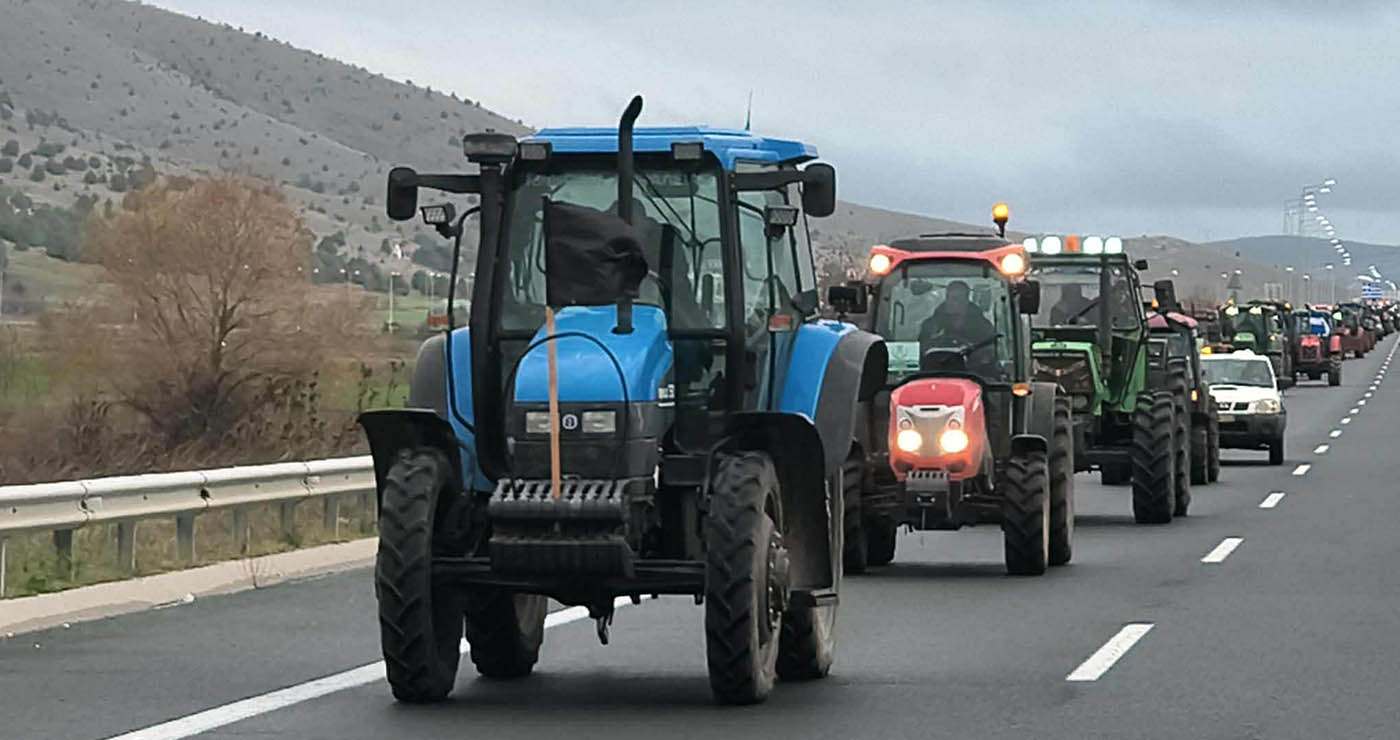 Πριν λίγο: Τα τρακτέρ από την Κοζάνη μπήκαν στην Εγνατία στον δρόμο για Σιάτιστα