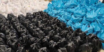 Πολλές τσάντες με τρόφιμα και είδη πρώτης ανάγκης είναι έτοιμες για διανομή στους δημότες του Άργους Ορεστικού.