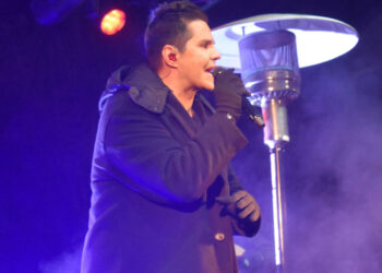 Με τον Γιώργο Τσαλίδη φωταγωγήθηκε το Χριστουγεννιάτικο Δέντρο της Φλώρινας (φωτο-video)