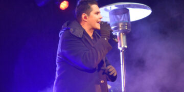 Με τον Γιώργο Τσαλίκη φωταγωγήθηκε το Χριστουγεννιάτικο Δέντρο της Φλώρινας (φωτο-video)