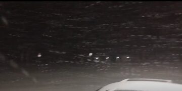 Με χιόνι υποδέχεται τα Χριστούγεννα η Βασιλίτσα (video)