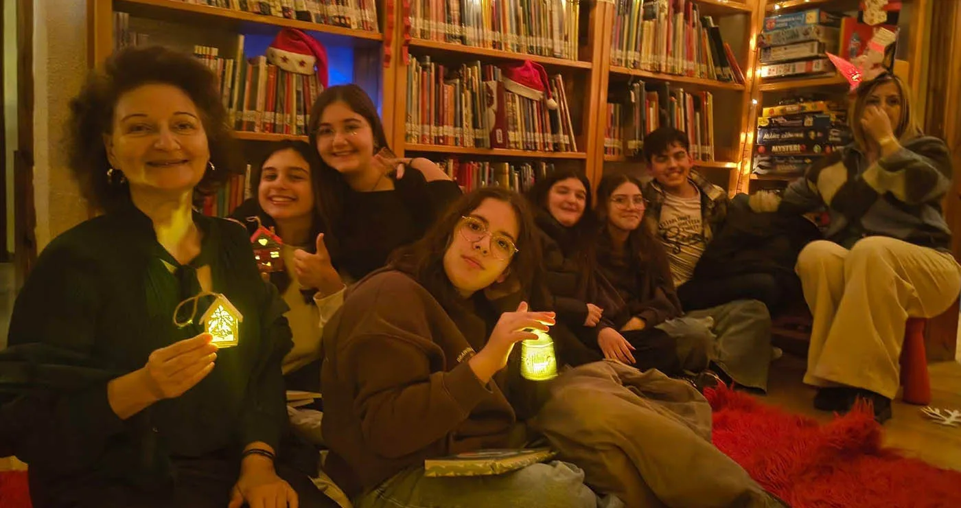 Πτολεμαΐδα: «Χάρισε ένα βιβλίο» – Μια νύχτα γεμάτη φως και βιβλία στη Δημοτική Βιβλιοθήκη (Φωτογραφίες)