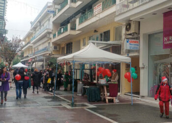 Παραμονή Χριστουγέννων και όλη η πόλη… μια γιορτή, η κάμερα του e-ptolemeos μας δίνει τη σημερινή εικόνα ! (ρεπορτάζ της Κούλας Πουλασιχίδου)