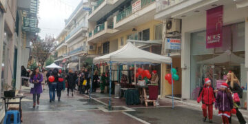 Παραμονή Χριστουγέννων και όλη η πόλη… μια γιορτή, η κάμερα του e-ptolemeos μας δίνει τη σημερινή εικόνα ! (ρεπορτάζ της Κούλας Πουλασιχίδου)