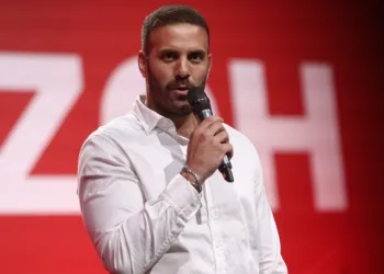 Αγριο επεισόδιο στο Στρασβούργο, ο ευρωβουλευτής του ΣΥΡΙΖΑ Νίκος Παππάς χτύπησε δημοσιογράφο