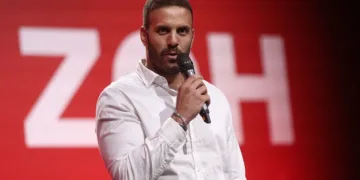 Αγριο επεισόδιο στο Στρασβούργο, ο ευρωβουλευτής του ΣΥΡΙΖΑ Νίκος Παππάς χτύπησε δημοσιογράφο