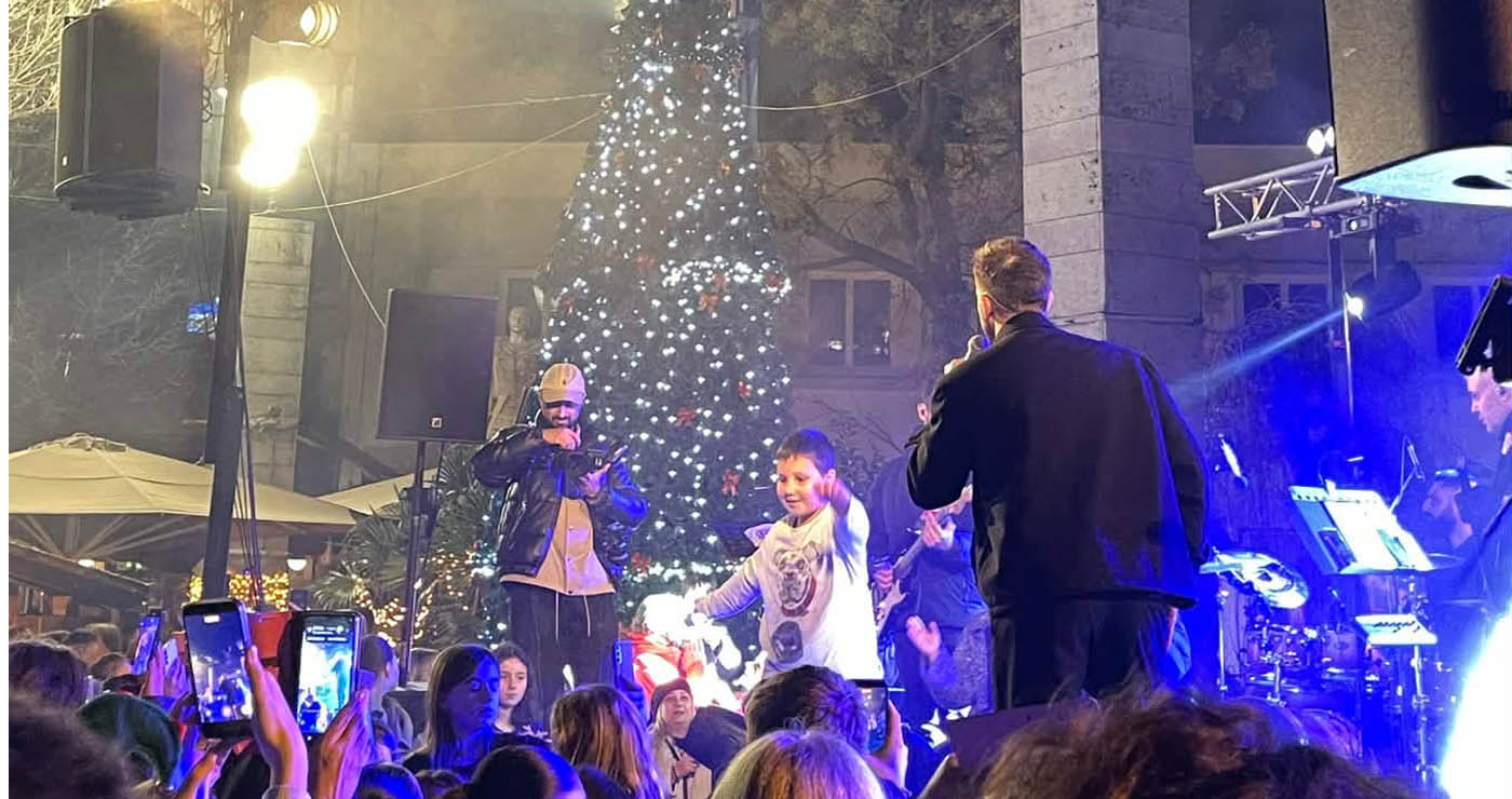 Πτολεμαΐδα: Το ζεϊμπέκικο του μικρού που έκλεψε την παράσταση στη συναυλία του Γιώργου Λιβάνη (Βίντεο)