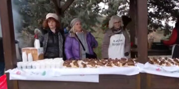 Βελβεντό: Γιορτάζουν τον Άγιο Αθανάσιο με… λουκανικοφαγία (Βίντεο)