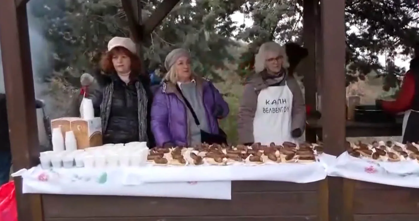 Βελβεντό: Γιορτάζουν τον Άγιο Αθανάσιο με… λουκανικοφαγία (Βίντεο)