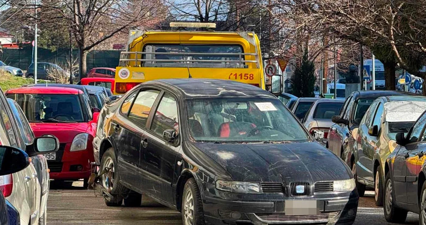 Φλώρινα: Απομακρύνθηκε εγκαταλελειμμένο όχημα – Μήνυμα προς τους ιδιοκτήτες οχημάτων στέλνει ο Δήμος