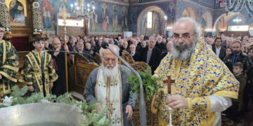 Ο Εορτασμός των Θεοφανείων στον κατάμεστο Ιερό Ναό Αγίας Σκέπης Πτολεμαΐδας ! (της Κούλας Πουλασιχίδου)