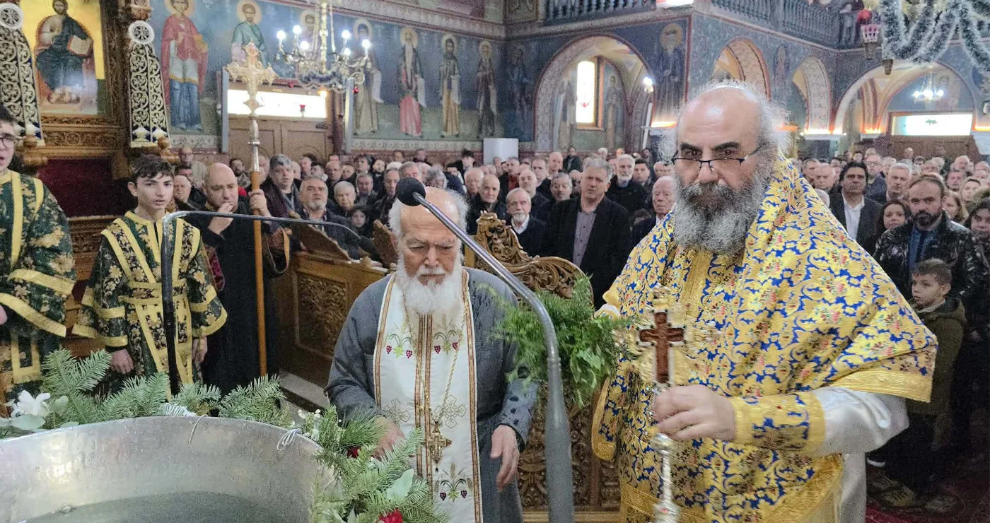 Ο Εορτασμός των Θεοφανείων στον κατάμεστο Ιερό Ναό Αγίας Σκέπης Πτολεμαΐδας ! (της Κούλας Πουλασιχίδου)