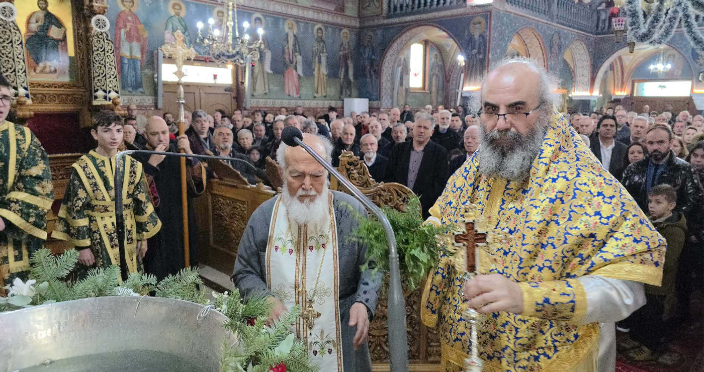 Ο Εορτασμός των Θεοφανείων στον κατάμεστο Ιερό Ναό Αγίας Σκέπης Πτολεμαΐδας ! (της Κούλας Πουλασιχίδου)