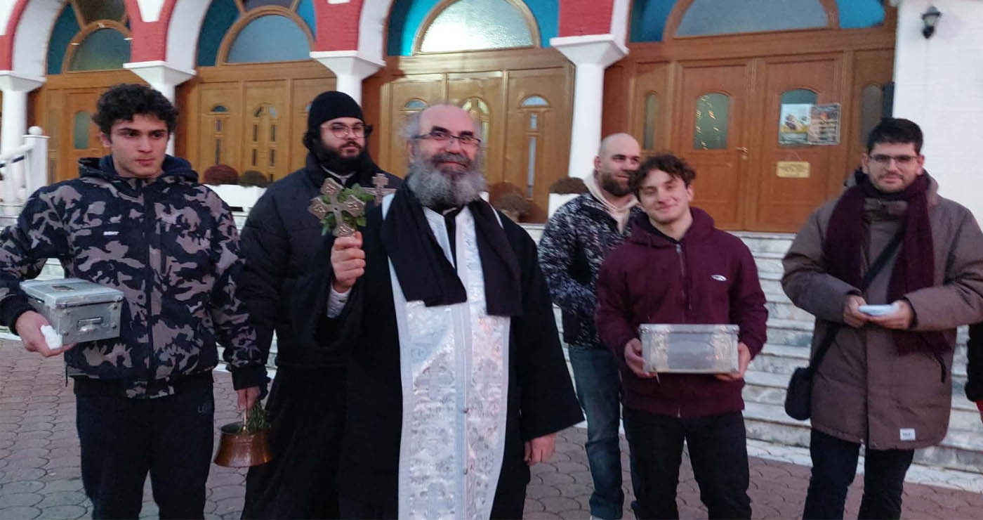 Δύο γκρουπ επί 3 μέρες αγιάζουν τα 800 περίπου σπίτια των Ενοριτών του Ιερού Ναού Αγίας Σκέπης Πτολεμαΐδας! (ρεπορτάζ της Κούλας Πουλασιχίδου)