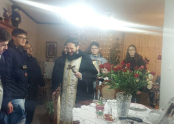 Αγιάζονται από τους Ιερείς τα σπίτια κατοίκων της Πτολεμαΐδας, κατά την εορτή των Θεοφανείων! (ρεπορτάζ της Κούλας Πουλασιχίδου)