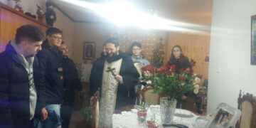 Αγιάζονται από τους Ιερείς τα σπίτια κατοίκων της Πτολεμαΐδας, κατά την εορτή των Θεοφανείων! (ρεπορτάζ της Κούλας Πουλασιχίδου)