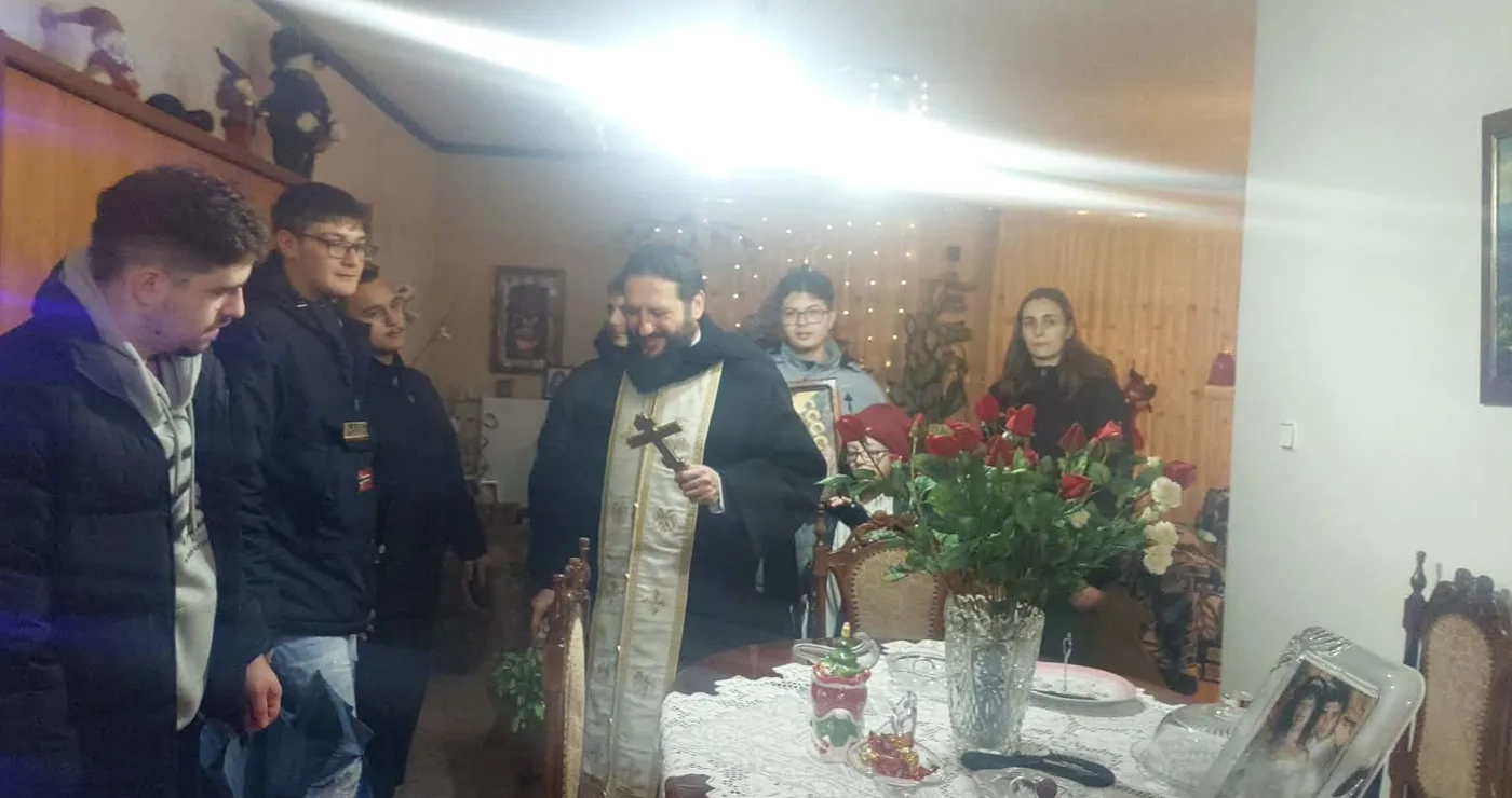 Αγιάζονται από τους Ιερείς τα σπίτια κατοίκων της Πτολεμαΐδας, κατά την εορτή των Θεοφανείων! (ρεπορτάζ της Κούλας Πουλασιχίδου)