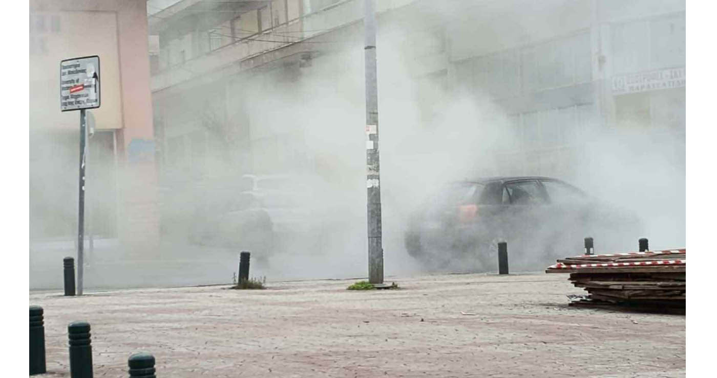 Κοζάνη: «Έσκασε» αγωγός τηλεθέρμανσης – Στην πλατεία Αριστοτέλους