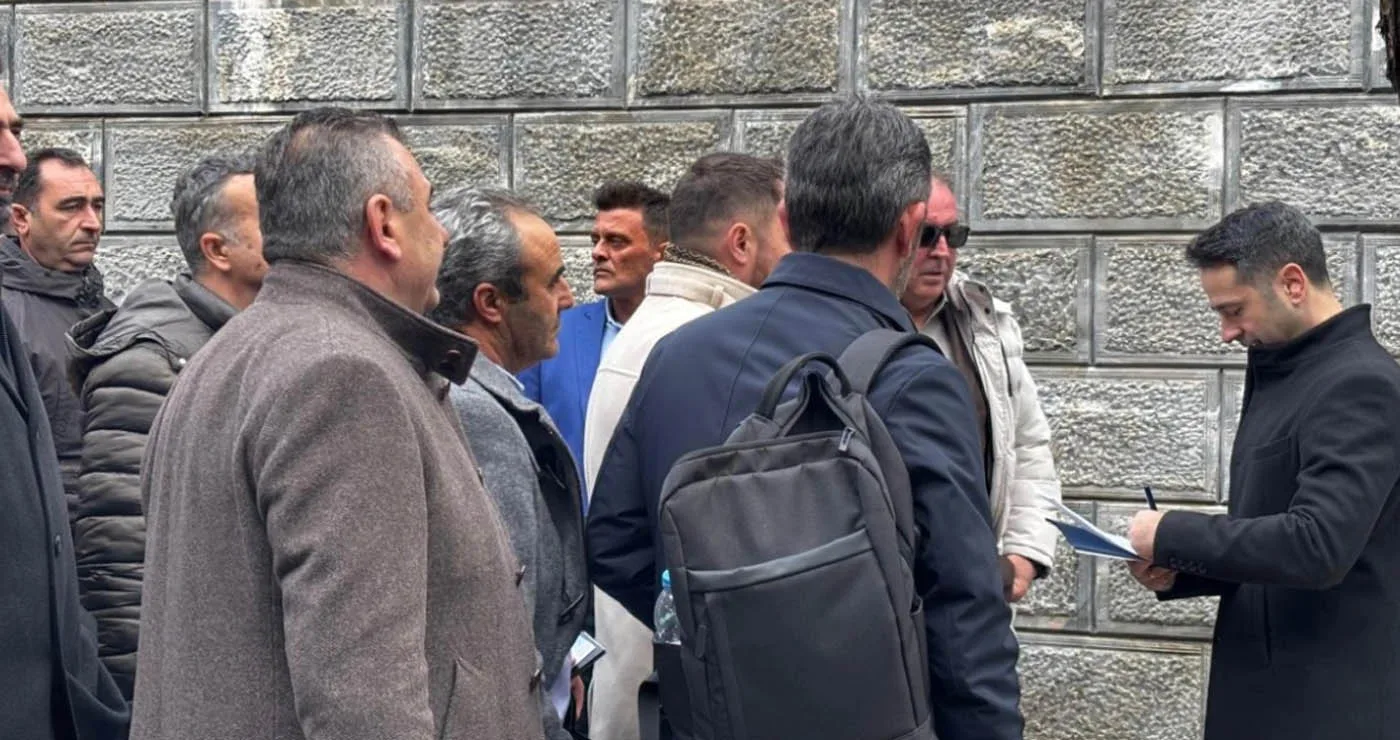 Στο Μέγαρο Μαξίμου οι αγρότες για το ραντεβού με τον Μητσοτάκη