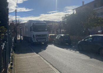 Κυκλοφοριακό χάος στην Αιανή- Νταλίκες και δεκάδες αυτοκίνητα μετά το μπλόκο των αγροτών στη Σιάτιστα(φωτογραφίες- βίντεο)