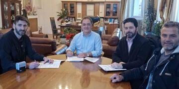 Ξεκινά η ανάπλαση της πλατείας στην Οινόη Κοζάνης – Υπογράφηκε η σύμβαση 48.000 ευρώ