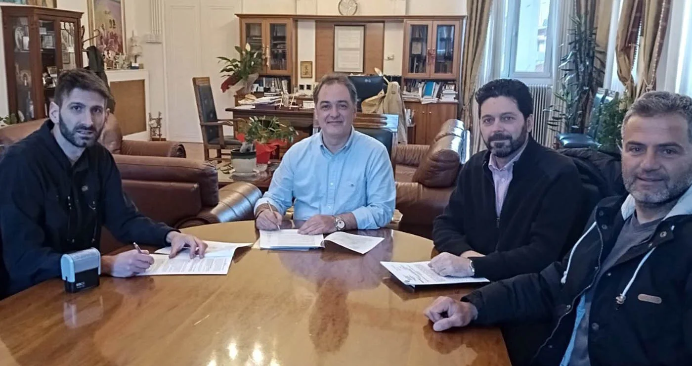 Ξεκινά η ανάπλαση της πλατείας στην Οινόη Κοζάνης – Υπογράφηκε η σύμβαση 48.000 ευρώ